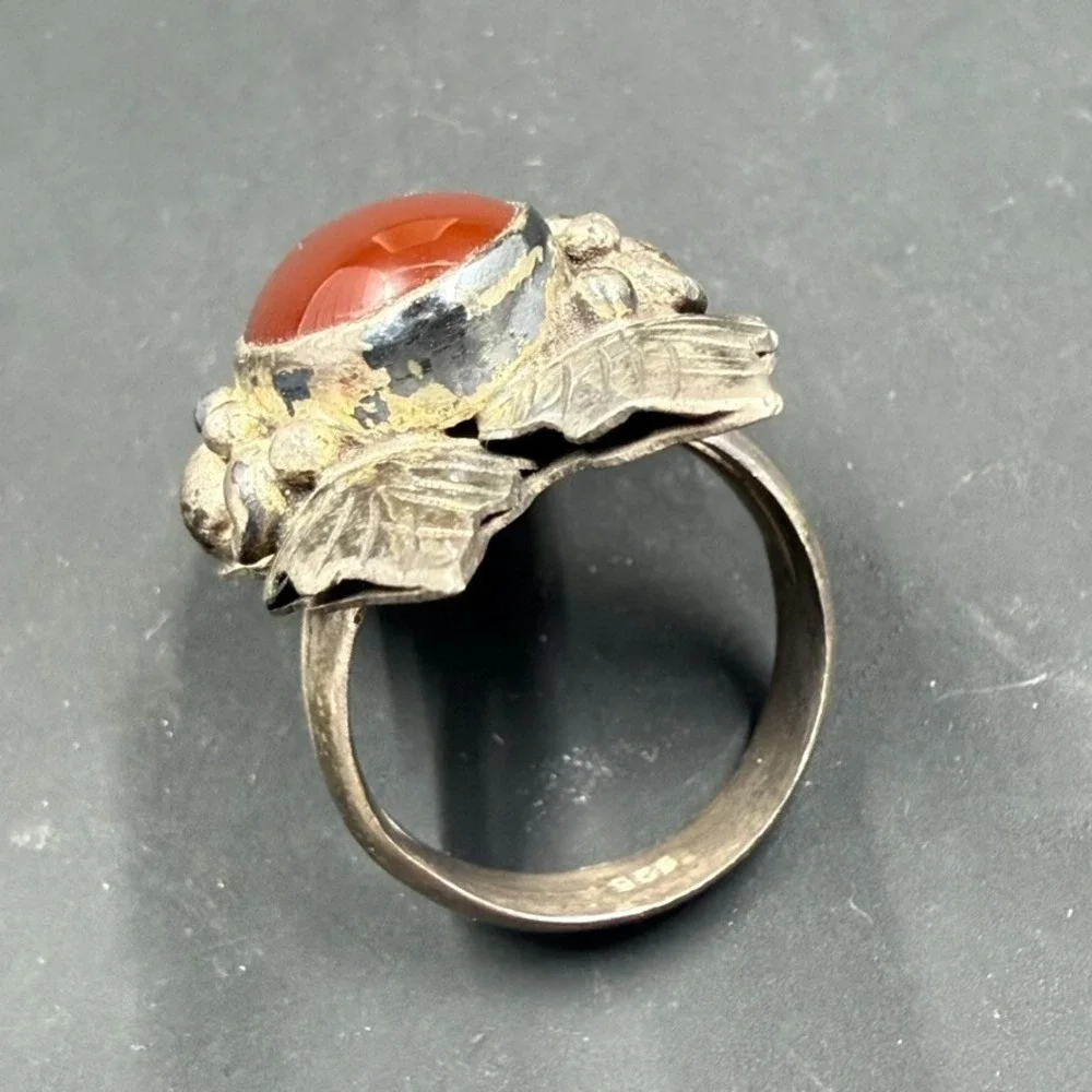 Vintage Sterling Silver 925 Ring w/ Red Carnelian Cabochon & Leaf Detail Size‎ 8